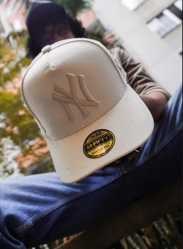 Gorra Yankees hueso tonal