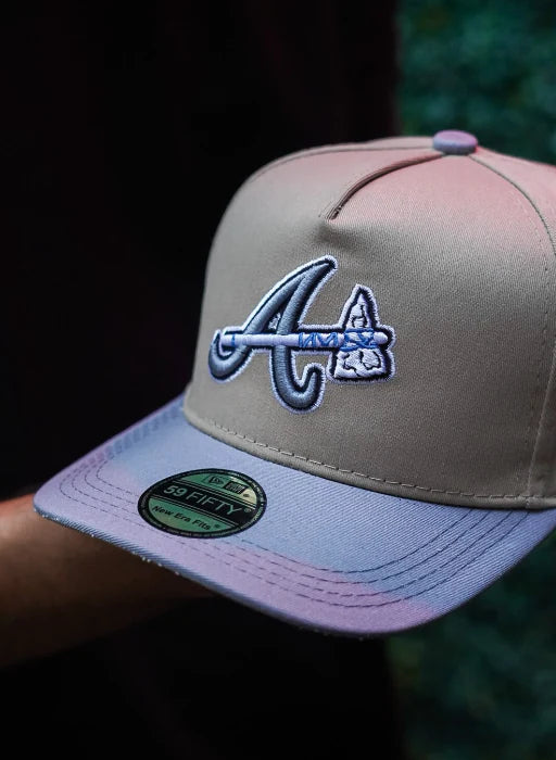 Gorra Braves Khaki / Lila de Atlanta Braves, colorway Khaki · Lila