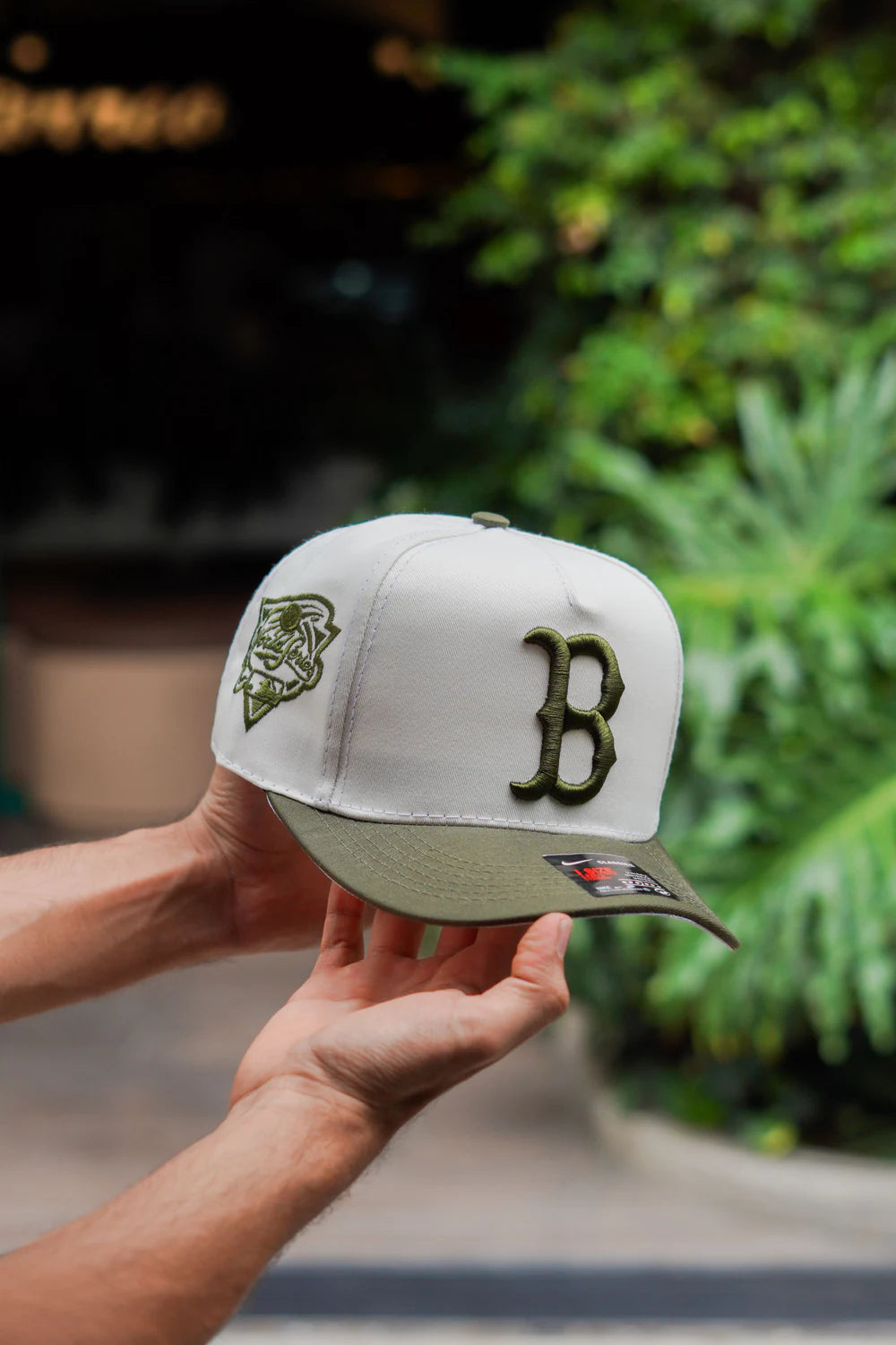 Gorra Red Sox Crema / Oliva de Boston Red Sox, colorway Crema · Oliva