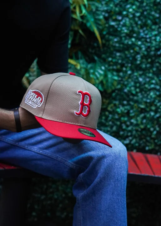 Gorra Red Sox Khaki / Roja de Boston Red Sox, colorway Khaki · Rojo