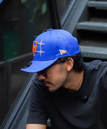 Gorra Mets azul rey puesta